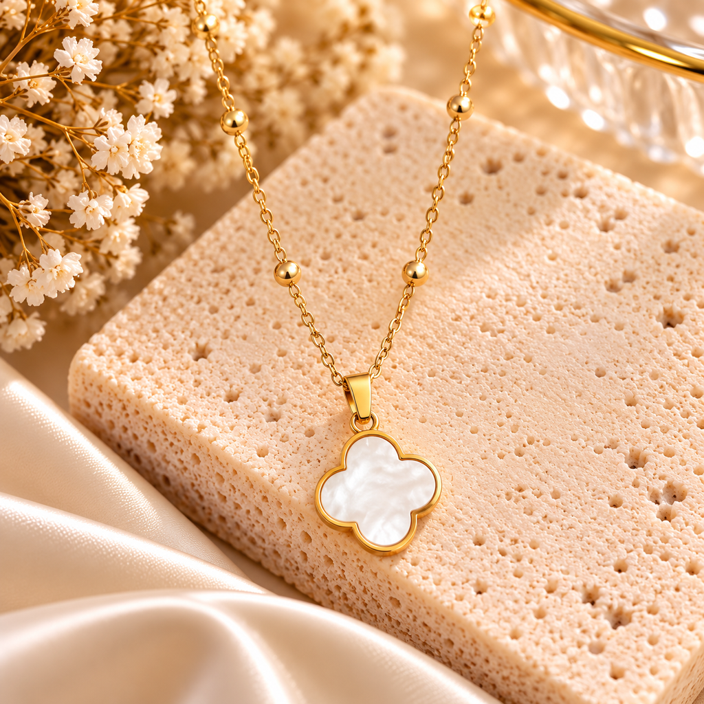 Thomasina Pearl Clover Necklace